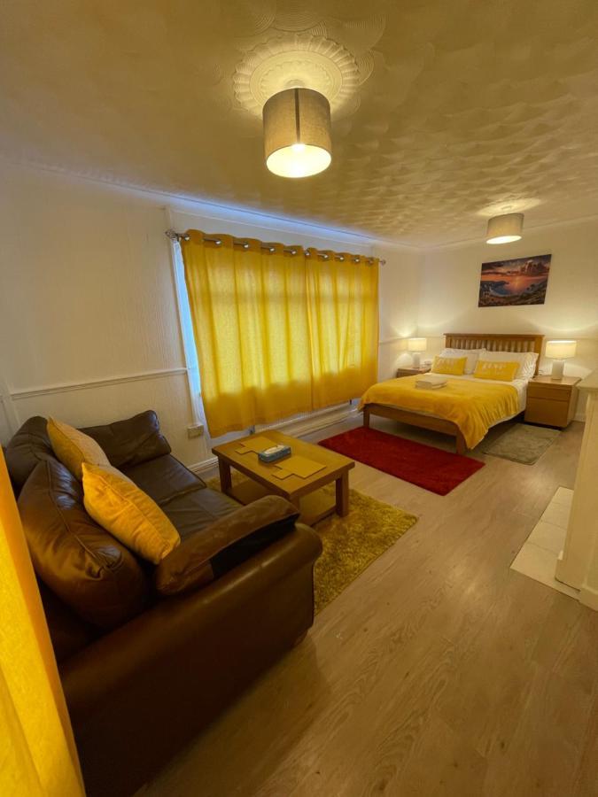Holiday Home Cardiff City Sleeps 7 Exteriör bild
