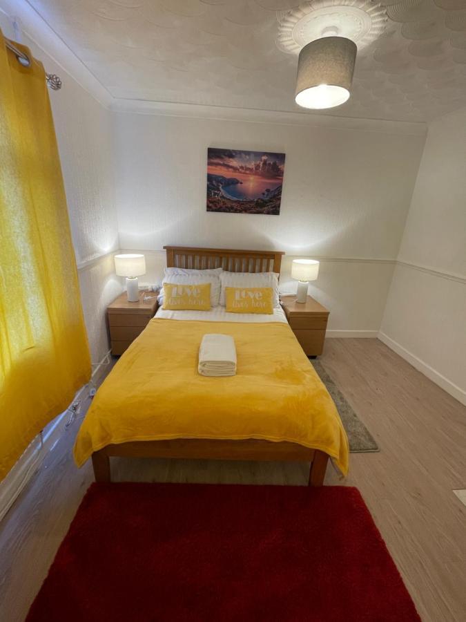 Holiday Home Cardiff City Sleeps 7 Exteriör bild