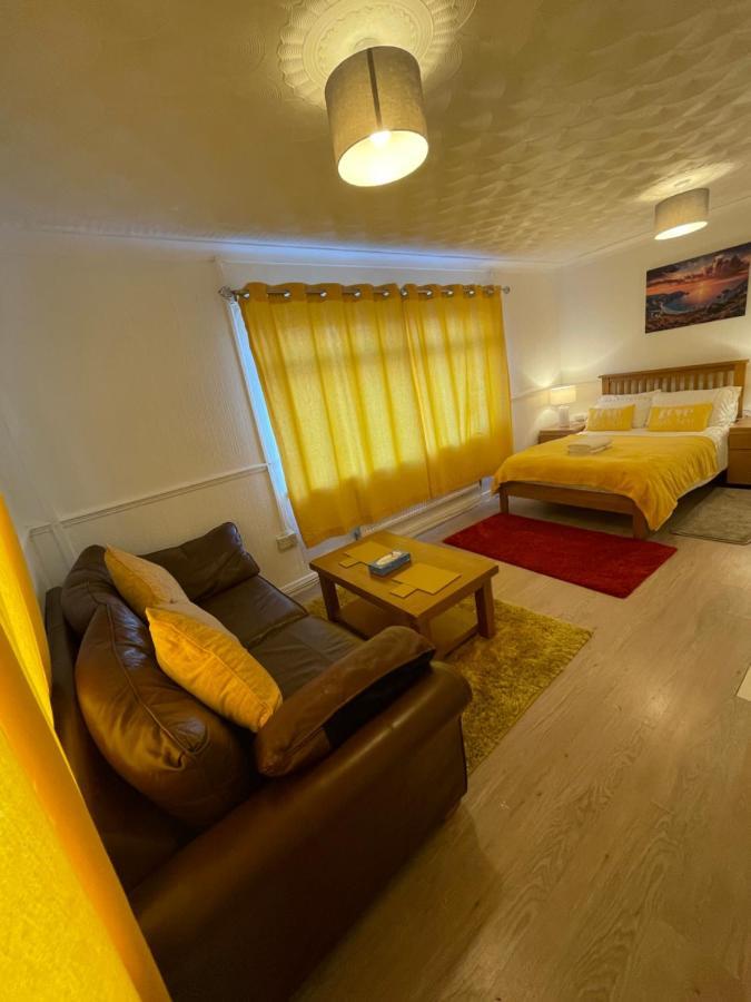 Holiday Home Cardiff City Sleeps 7 Exteriör bild