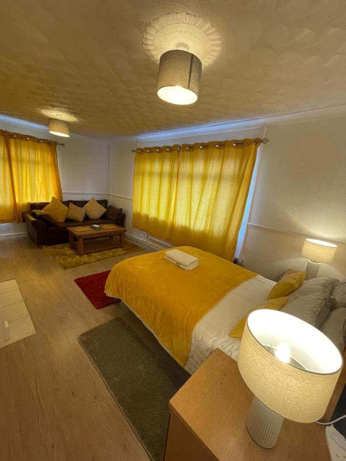 Holiday Home Cardiff City Sleeps 7 Exteriör bild