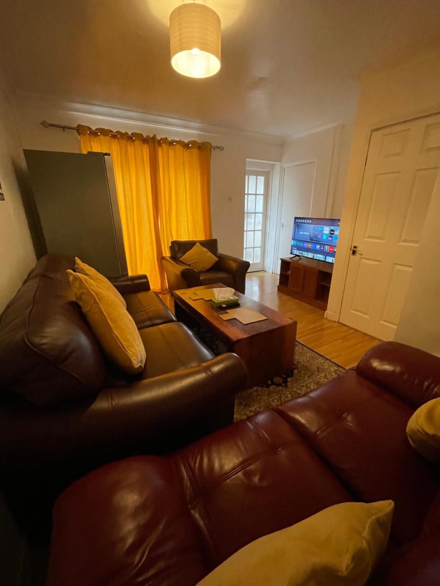 Holiday Home Cardiff City Sleeps 7 Exteriör bild