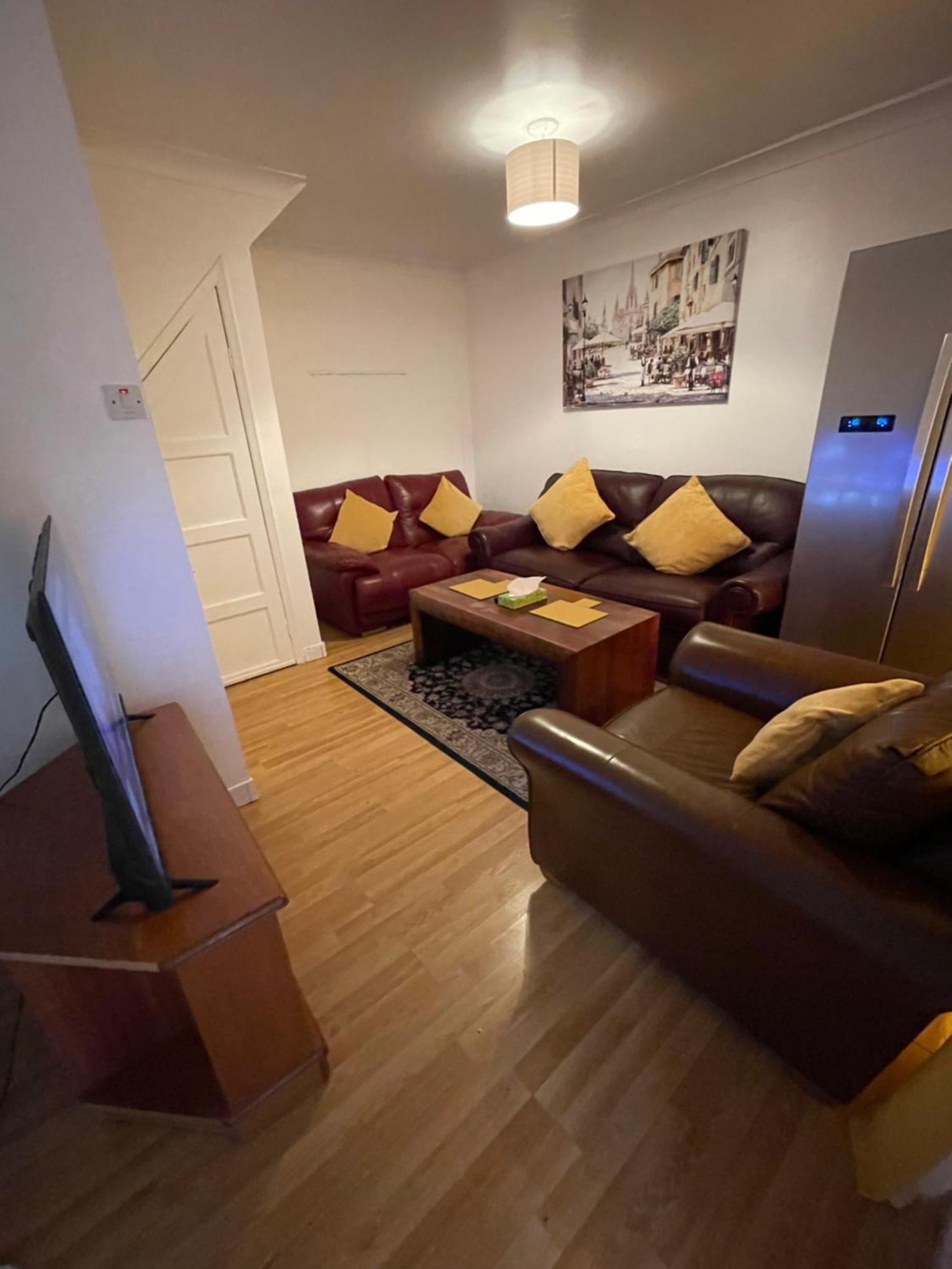 Holiday Home Cardiff City Sleeps 7 Exteriör bild